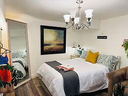 Sunrise BnB with Free Parking