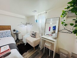 Sunrise BnB with Free Parking