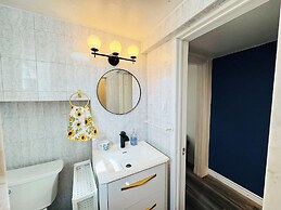 Sunrise BnB with Free Parking
