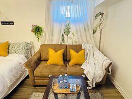 Sunrise BnB with Free Parking