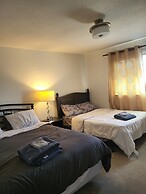 Minutes from Ottawa Airport Short-Term
