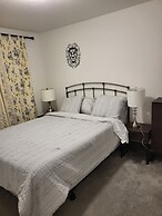 Minutes from Ottawa Airport Short-Term
