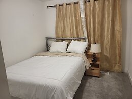 Minutes from Ottawa Airport Short-Term