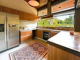 Arquitetura única na Granja Viana