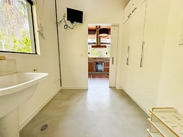 Arquitetura única na Granja Viana