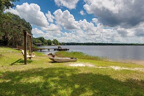 Lake Winnott Home w/ Boat Ramp & Dock