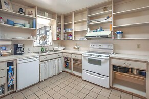 Lake Winnott Home w/ Boat Ramp & Dock