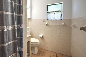 Lake Winnott Home w/ Boat Ramp & Dock