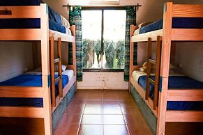 La Quinta Hostel & Suites