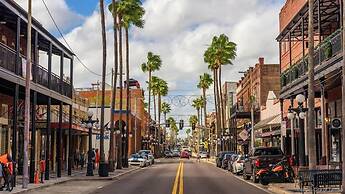 Blue Haven near Downtown Ybor Beachs