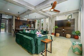 Conmigos 6 Bedroom Beachfront Villa