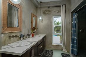 Conmigos 6 Bedroom Beachfront Villa