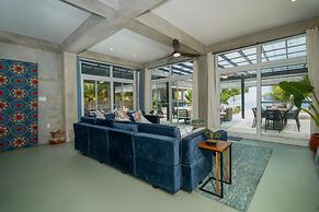 Conmigos 6 Bedroom Beachfront Villa