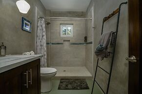 Conmigos 6 Bedroom Beachfront Villa