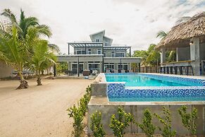 Conmigos 6 Bedroom Beachfront Villa