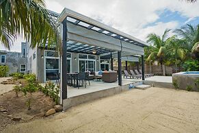 Conmigos 6 Bedroom Beachfront Villa