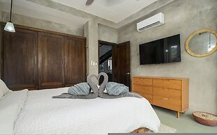 Conmigos 6 Bedroom Beachfront Villa