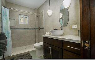 Conmigos 6 Bedroom Beachfront Villa