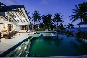 Casa de Wilson - 5 Bedroom Beachfront Villa