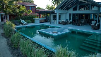 Casa de Wilson - 5 Bedroom Beachfront Villa