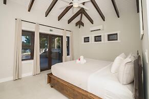 Casa de Wilson - 5 Bedroom Beachfront Villa