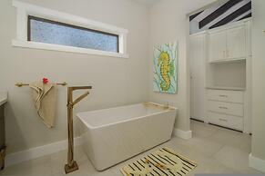 Casa de Wilson - 5 Bedroom Beachfront Villa