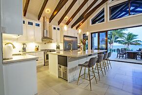 Casa de Wilson - 5 Bedroom Beachfront Villa