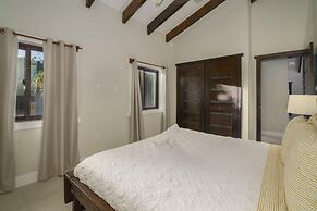Casa de Wilson - 5 Bedroom Beachfront Villa