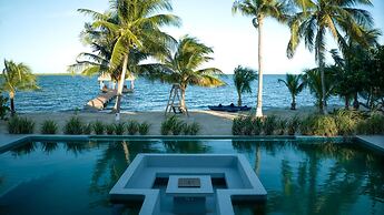 Casa de Wilson - 5 Bedroom Beachfront Villa