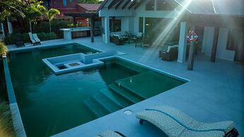 Casa de Wilson - 5 Bedroom Beachfront Villa