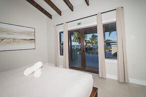 Casa de Wilson - 5 Bedroom Beachfront Villa