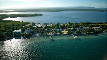 Casa de Wilson - 5 Bedroom Beachfront Villa