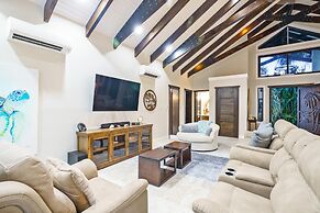 Casa de Wilson - 5 Bedroom Beachfront Villa