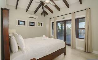 Casa de Wilson - 5 Bedroom Beachfront Villa