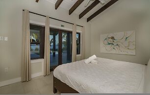 Casa de Wilson - 5 Bedroom Beachfront Villa