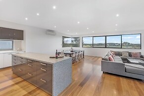 Gorgeous 5 Bedroom - Golf Course Views