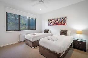 Gorgeous 5 Bedroom - Golf Course Views