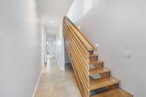 Gorgeous 5 Bedroom - Golf Course Views