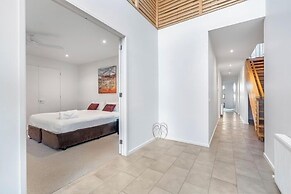 Gorgeous 5 Bedroom - Golf Course Views