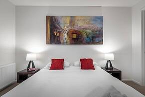 Gorgeous 5 Bedroom - Golf Course Views