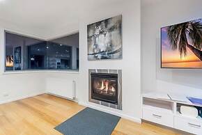 Gorgeous 5 Bedroom - Golf Course Views