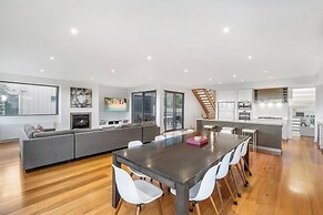 Gorgeous 5 Bedroom - Golf Course Views