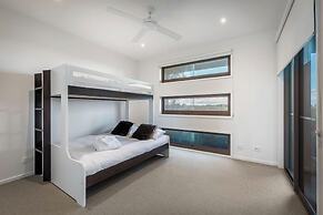 Gorgeous 5 Bedroom - Golf Course Views