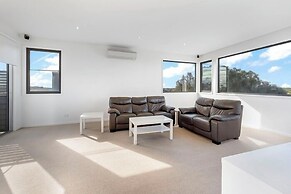 Gorgeous 5 Bedroom - Golf Course Views