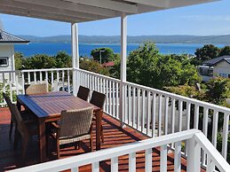 Bay Vista Cottage by the BnB Collection