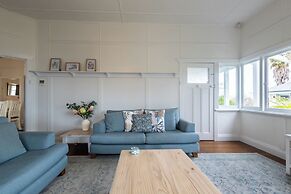Bay Vista Cottage by the BnB Collection