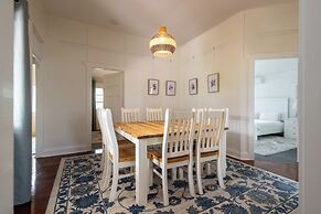 Bay Vista Cottage by the BnB Collection