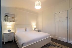 Bay Vista Cottage by the BnB Collection