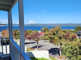 Bay Vista Cottage by the BnB Collection