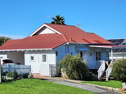 Bay Vista Cottage by the BnB Collection